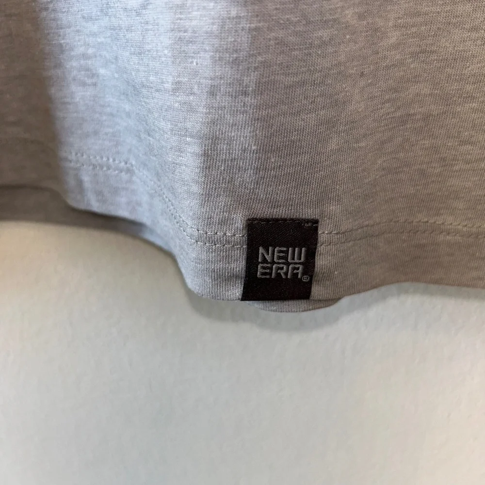 New Era Tee in like new condition - Picture 5 of 6
